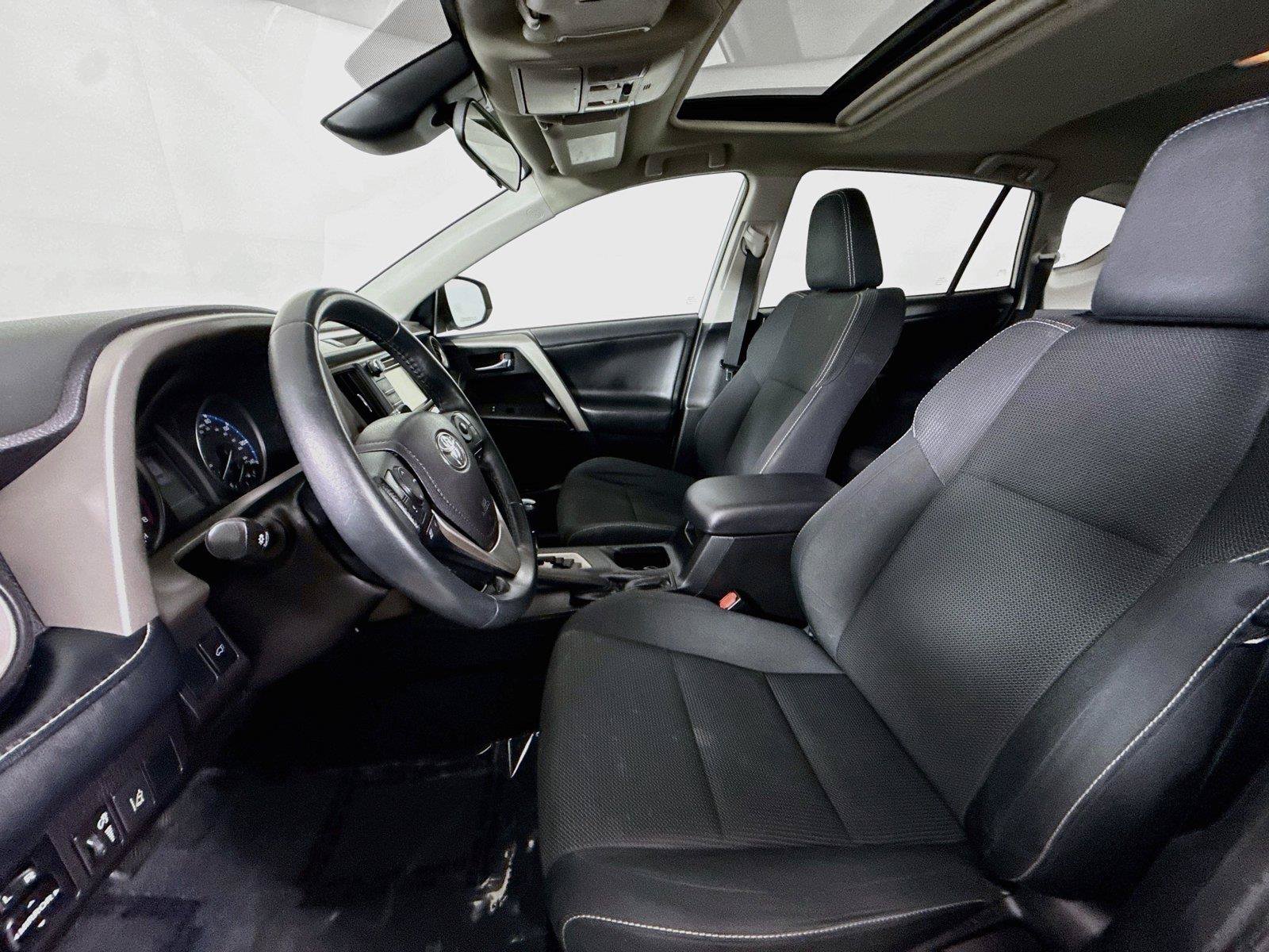 Used 2018 Toyota RAV4 XLE FWD image 3