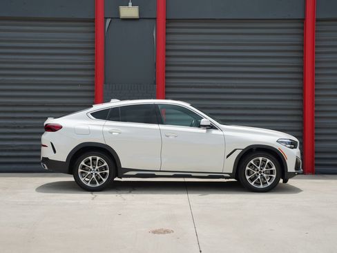 Used 2021 BMW X6 xDrive40i w/ Premium Package AWD/4WD image 4