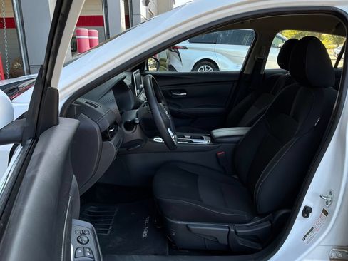Used 2025 Nissan Sentra SV FWD image 9