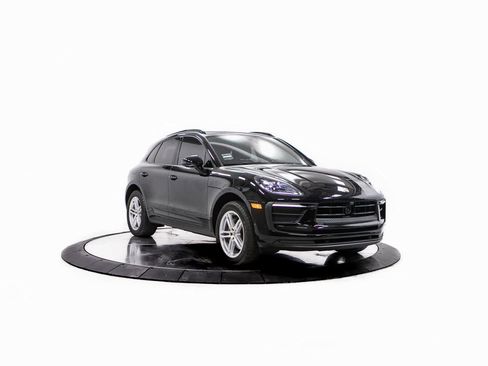 Certified 2023 Porsche Macan image 9