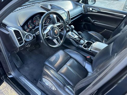 Used 2017 Porsche Cayenne Platinum Edition image 13