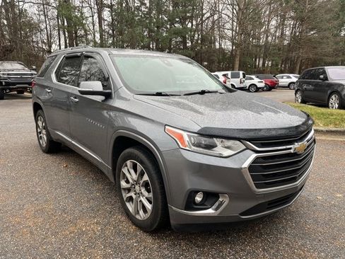 Used 2021 Chevrolet Traverse Premier image 2