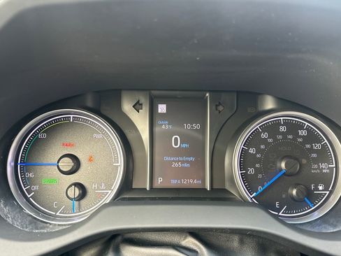 Used 2021 Toyota Venza LE image 8