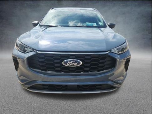 Used 2024 Ford Escape ST-Line w/ Tech Pack #1 FWD image 3