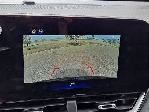 Used 2025 Chevrolet Equinox LT AWD/4WD image 27