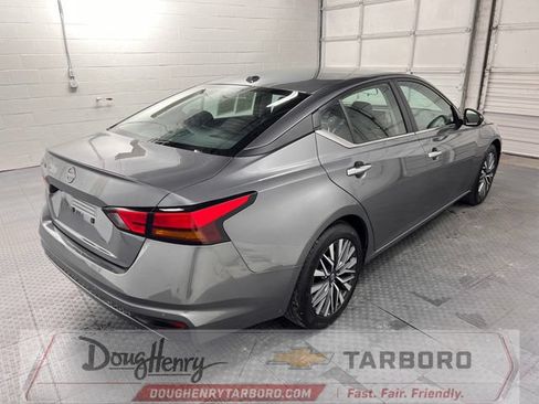Used 2025 Nissan Altima 2.5 SV FWD image 8