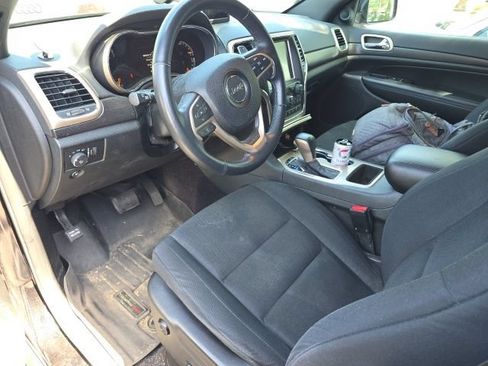 Used 2016 Jeep Grand Cherokee Laredo w/ Quick Order Package 23E AWD/4WD image 3