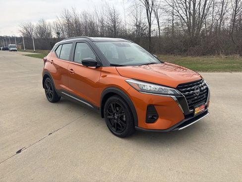 Used 2023 Nissan Kicks SR w/ SR Premium Package FWD image 11