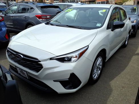 Certified 2025 Subaru Impreza 2.0i image 2