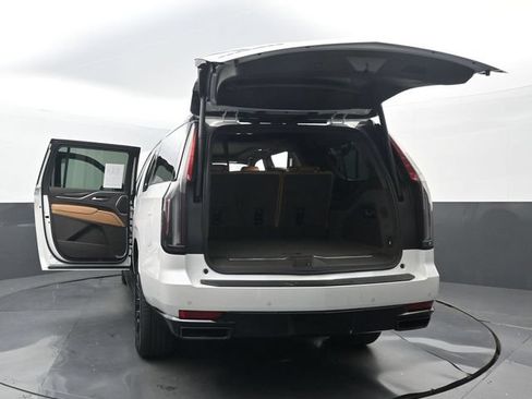 Used 2023 Cadillac Escalade ESV Sport AWD/4WD image 37