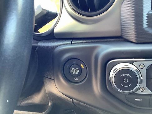 Used 2021 Jeep Wrangler Willys image 15