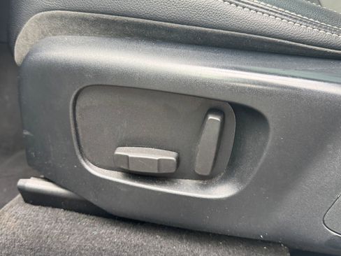 Used 2018 Land Rover Range Rover Velar S image 30