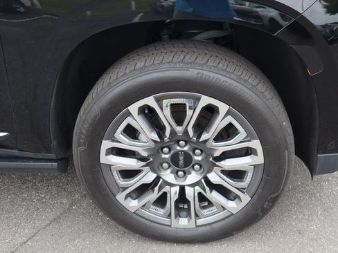 Used 2023 GMC Yukon Denali Ultimate AWD/4WD image 12