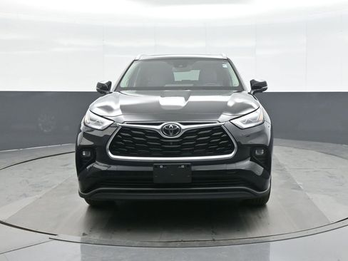Used 2025 Toyota Highlander Limited image 3