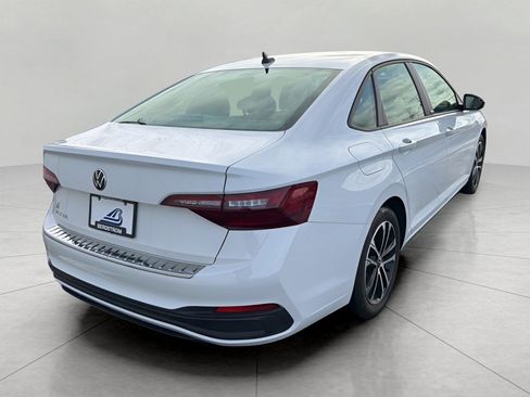 Used 2023 Volkswagen Jetta Sport image 8