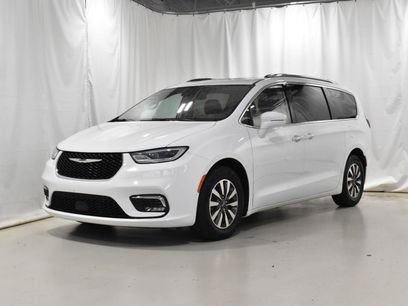 Used 2021 Chrysler Pacifica Touring-L w/ Uconnect Theater Family Group