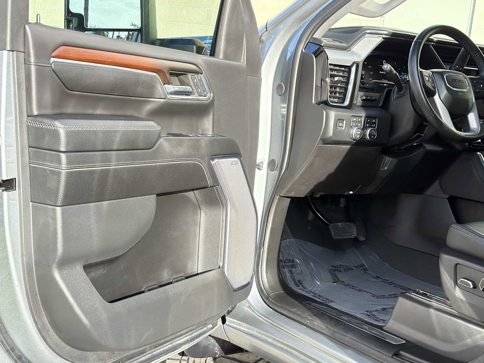 Used 2024 GMC Sierra 2500 Denali w/ Denali Reserve Package AWD/4WD image 17