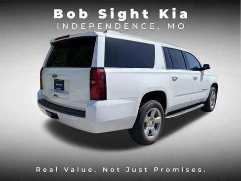 Used 2018 Chevrolet Suburban LT w/ Luxury Package AWD/4WD image 17