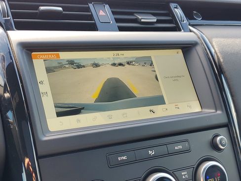 Used 2020 Land Rover Discovery SE image 21