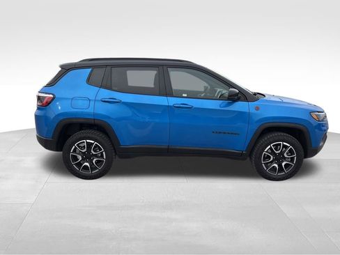 Used 2024 Jeep Compass Trailhawk image 6