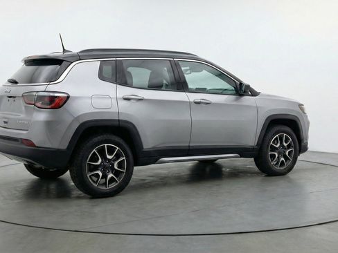 Used 2025 Jeep Compass Trailhawk image 9