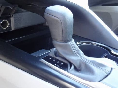 Used 2020 Toyota Camry LE w/ Convenience Package image 14