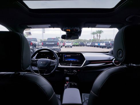 Used 2025 Chevrolet Trax RS w/ Sunroof Package image 21