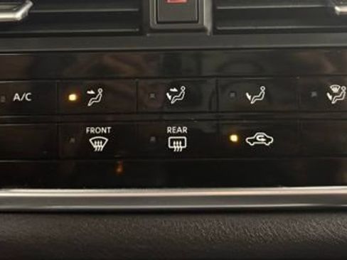 Used 2023 Nissan Rogue S image 29