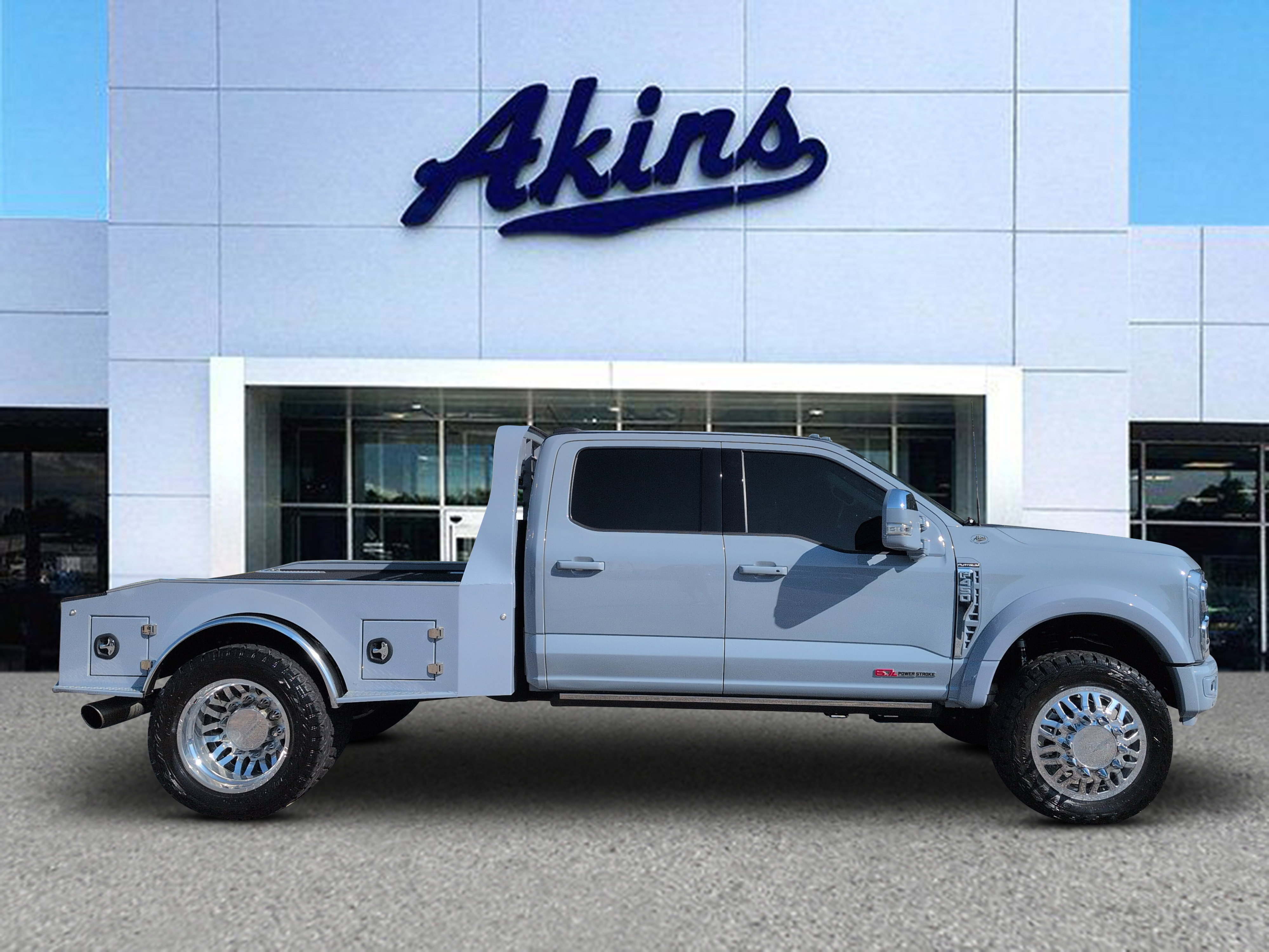 Used 2025 Ford F450 Platinum w/ FX4 Off-Road Package AWD/4WD image 1