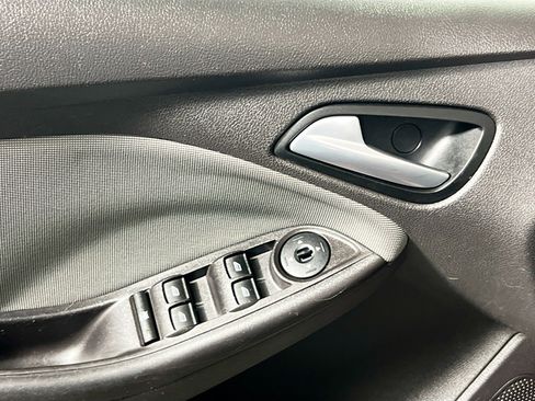 Used 2014 Ford Focus SE w/ SE Winter Package image 16