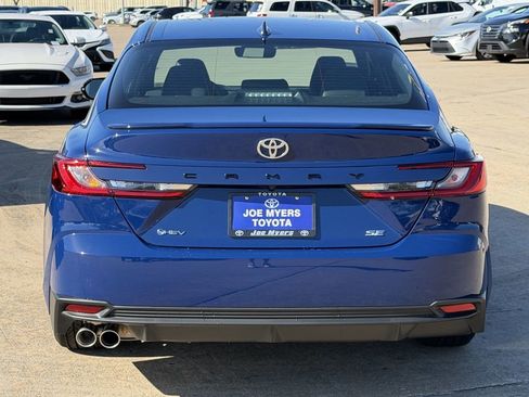 Used 2026 Toyota Camry SE w/ Convenience Package FWD image 8