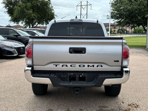 Used 2021 Toyota Tacoma TRD Off-Road AWD/4WD image 5