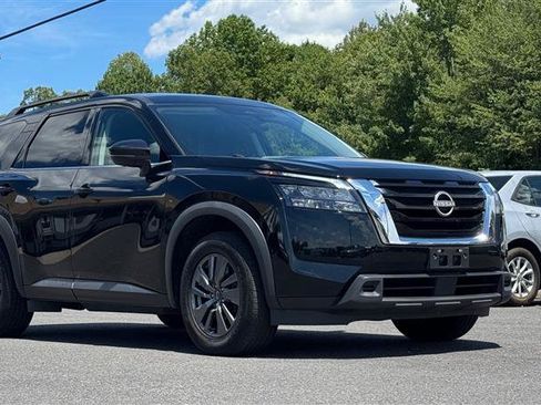 Used 2024 Nissan Pathfinder SV AWD/4WD image 6