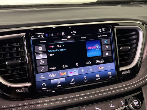 New 2026 Chrysler Pacifica Select image 21