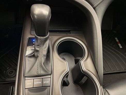 Used 2024 Toyota Camry SE FWD image 15