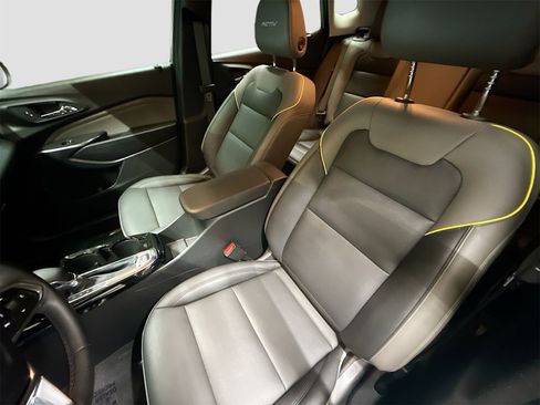 Used 2024 Chevrolet Trax ACTIV w/ Driver Confidence Package image 21