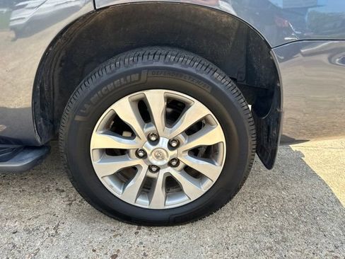 Used 2010 Toyota Sequoia Limited AWD/4WD image 36