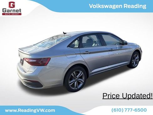 Certified 2023 Volkswagen Jetta SE FWD image 5