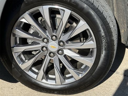 Used 2023 Chevrolet Traverse Premier image 9