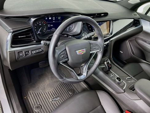 Used 2024 Cadillac XT6 Premium Luxury w/ Technology Package image 9