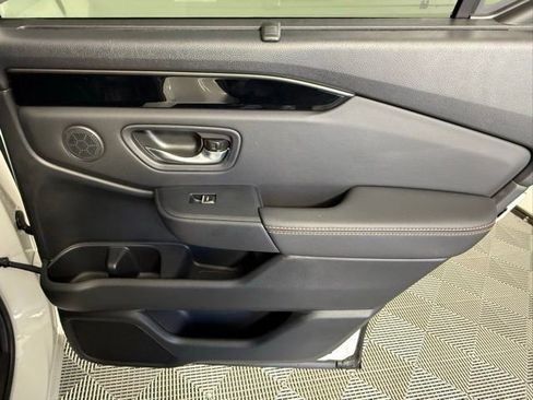 Used 2025 Honda Pilot TrailSport image 37