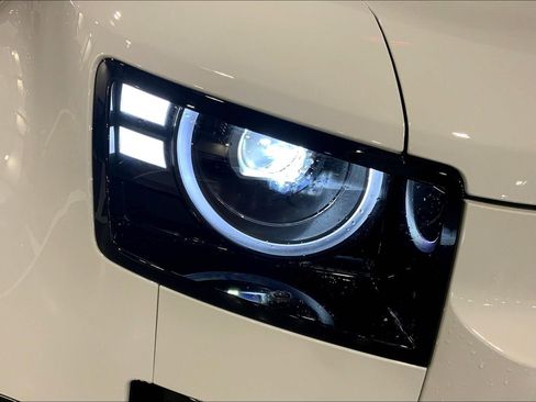 New 2026 Land Rover Defender 110 X-Dynamic SE image 13