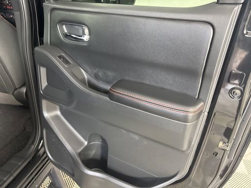 Used 2025 Nissan Frontier PRO-4X AWD/4WD image 25