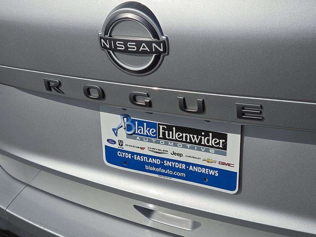 Used 2024 Nissan Rogue S AWD/4WD image 17