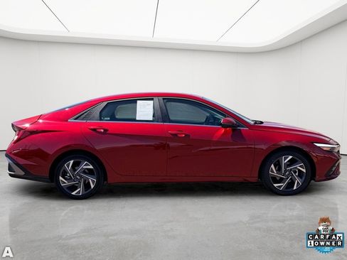 Used 2025 Hyundai Elantra Limited FWD image 7