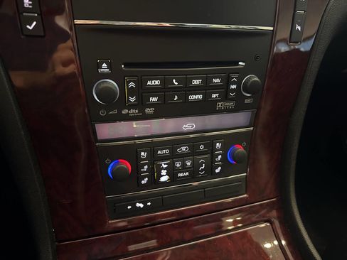 Used 2011 Cadillac Escalade Luxury image 37