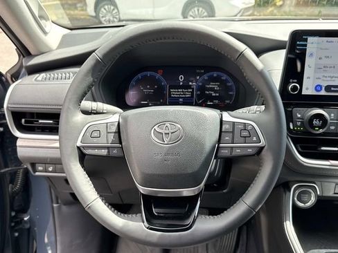 Used 2026 Toyota Grand Highlander AWD image 19