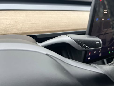 Used 2024 Tesla Model Y Performance image 22