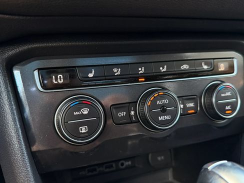 Used 2019 Volkswagen Tiguan SE w/ Panoramic Sunroof Package AWD/4WD image 15