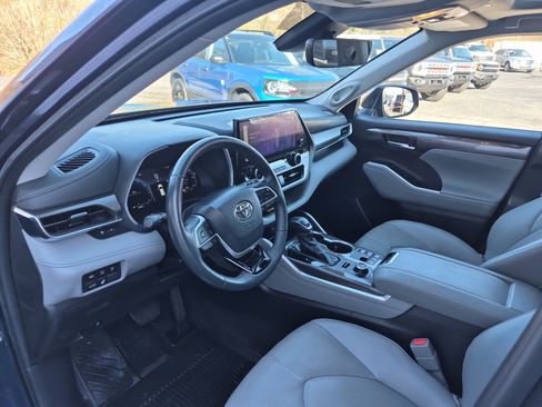 Used 2023 Toyota Highlander L image 14